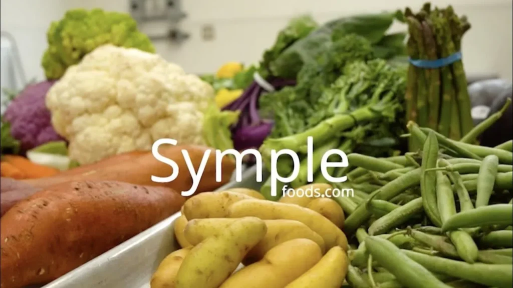 Минималистичные боулы Symple Foods с курицей гриль, запеченными овощами и киноа