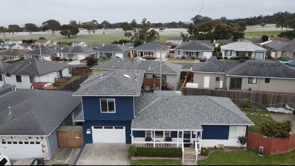 Advantage Roofing restaurando tejas de arcilla en mansión histórica del Bay Area